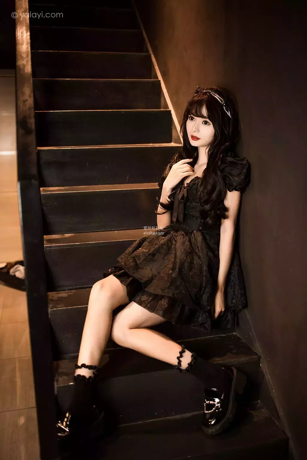 [YALAYI雅拉伊] 2022.10.17 No.976 手办女友 小亭 夏天照着穿优雅又高级的写真-丽图社