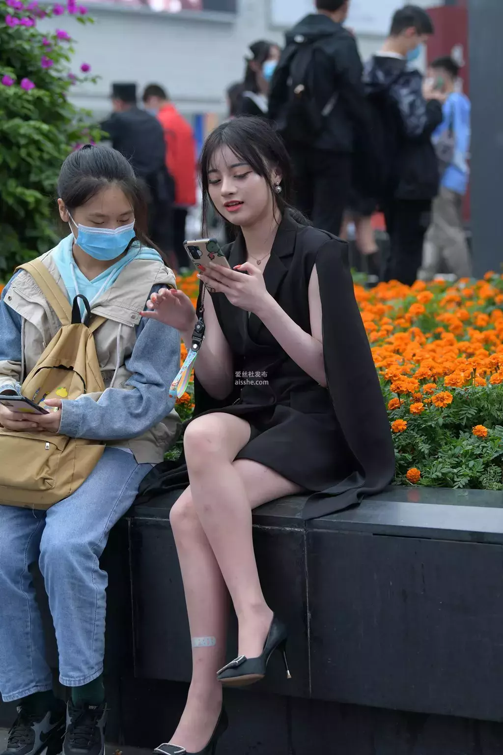 精选街拍作品 NO.1542 步行街中的美腿薄丝美女 街拍美女图片大全-丽图社