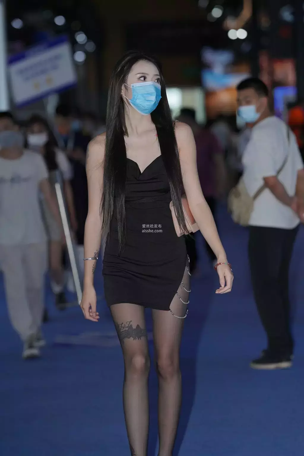 精选街拍作品 NO.1443 嘿丝长腿逛车展1 街拍美女尴尬瞬间-丽图社