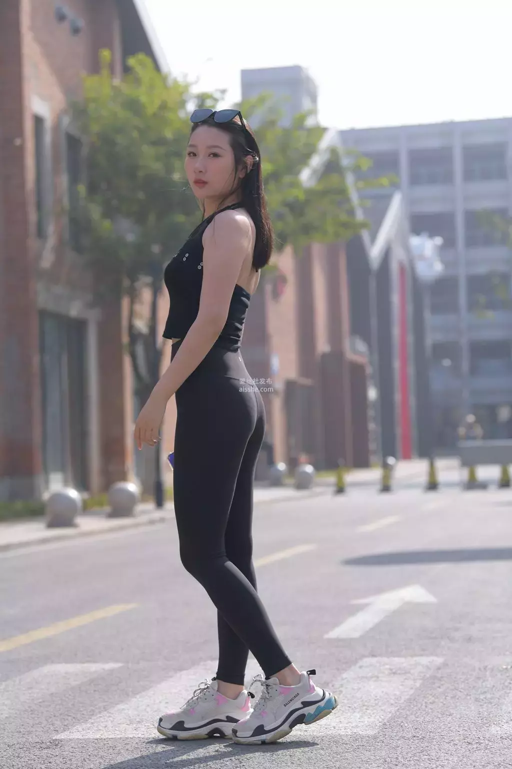 精选街拍作品 NO.2046 黑色瑜伽裤美女1 街拍长腿丝袜高跟美女写真集-丽图社