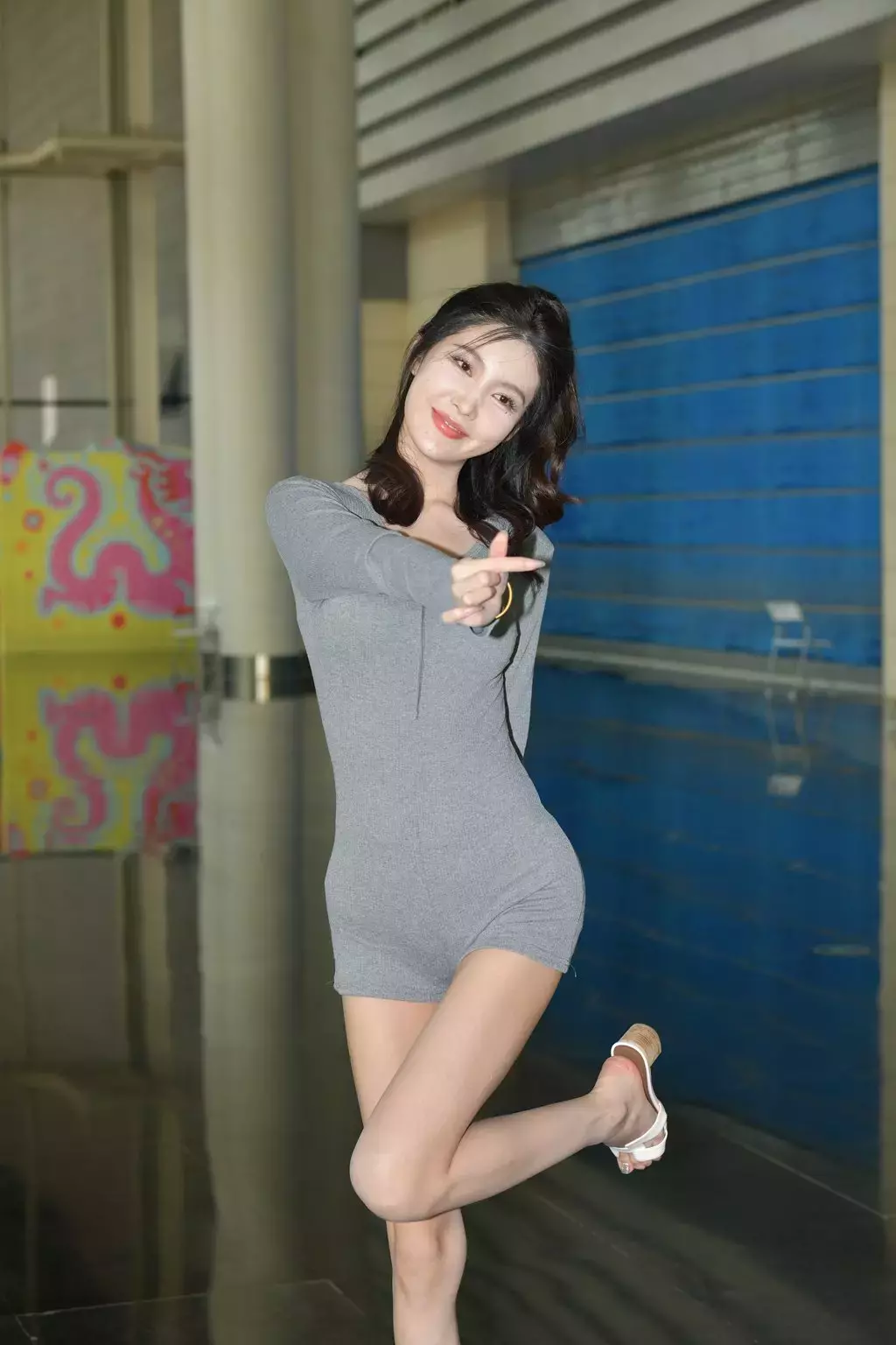 精选街拍作品 NO.2457 连体瑜伽短裤美女 有个性的时尚小姐姐街拍-丽图社