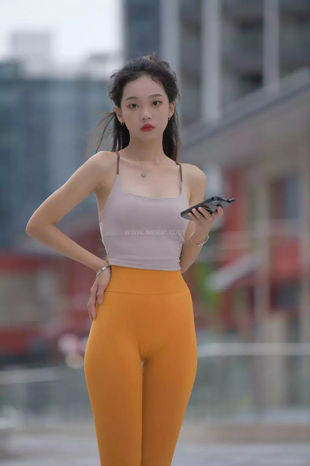 精选街拍作品 NO.1283 黄色瑜伽裤小妹2 jennie意大利街拍-丽图社