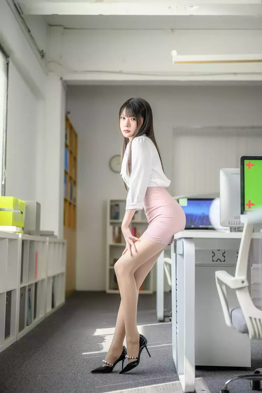 No.052-忙露的职场 粉白裙子 [40P 1V] 清纯又好看的美女壁纸-丽图社
