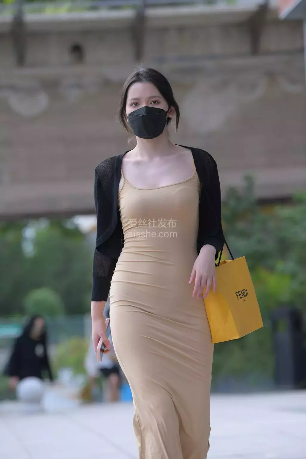 精选街拍作品 NO.1377 风满多姿的妩媚熟女1 街拍牛仔裤-丽图社