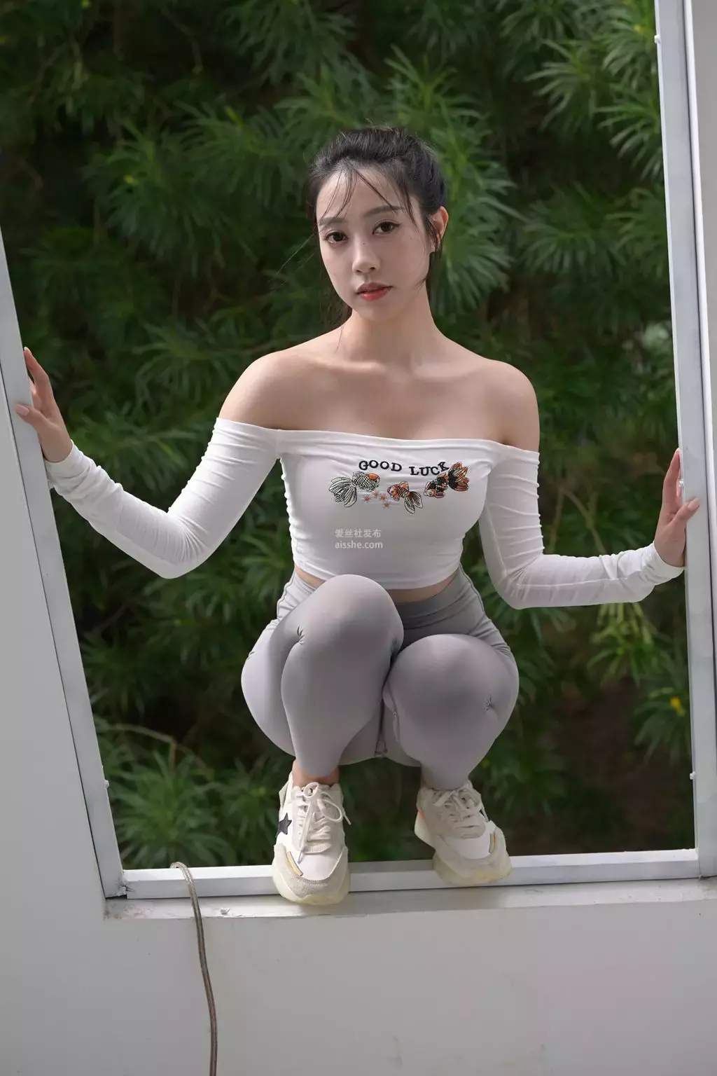 精选街拍作品 NO.2008 灰色瑜伽裤美女5 街拍不修图-丽图社