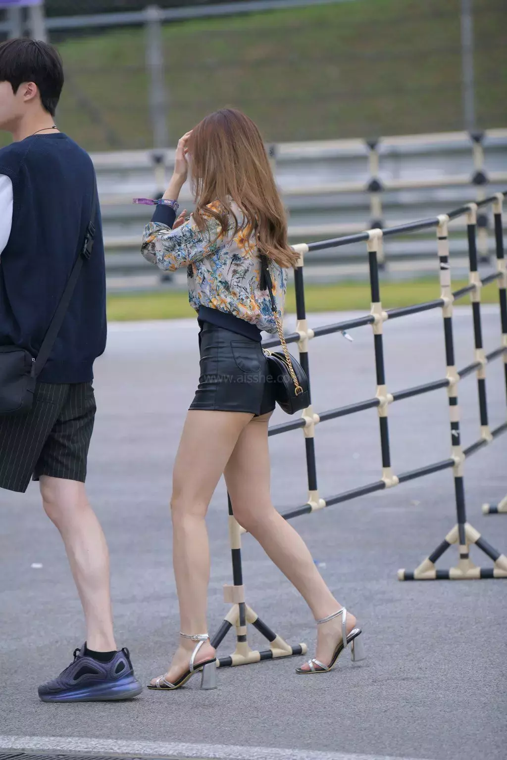 精选街拍作品 NO.1259 黑色热裤月牙妹纸 街拍摄影-丽图社