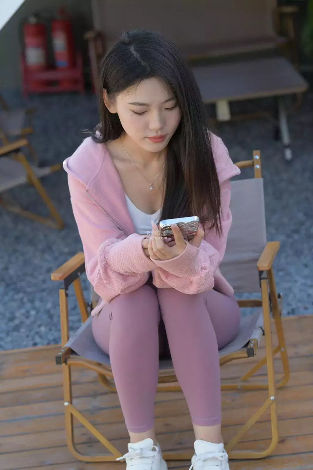 精选街拍作品 NO.2024 心动百分九5 街拍紧身裤-丽图社