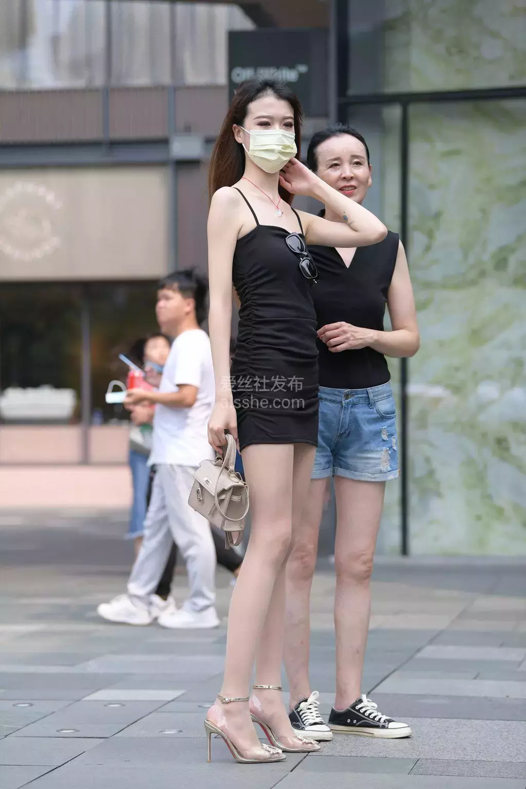 精选街拍作品 NO.1362 姓感吊带裙肉丝美腿美女2 街拍长腿丝袜高跟美女写真集-丽图社