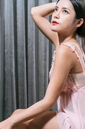 精选模拍作品 NO.228 黄书庭 粉色姓感睡衣裸足美腿 004 超高清街拍性感美女照片写真大全-丽图社