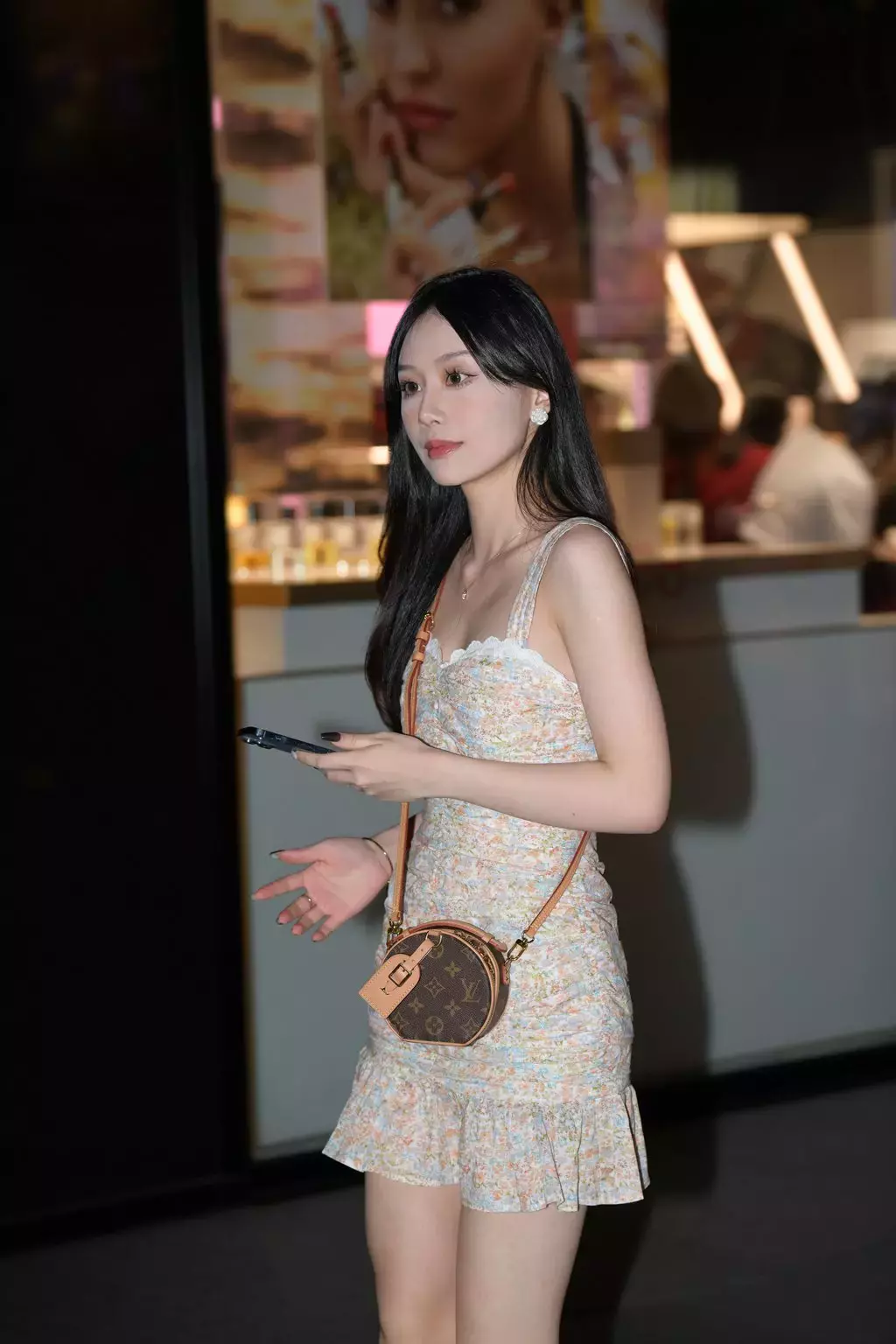 精选街拍作品 NO.2524 碎花吊带裙 街拍性感亚洲美女图片-丽图社