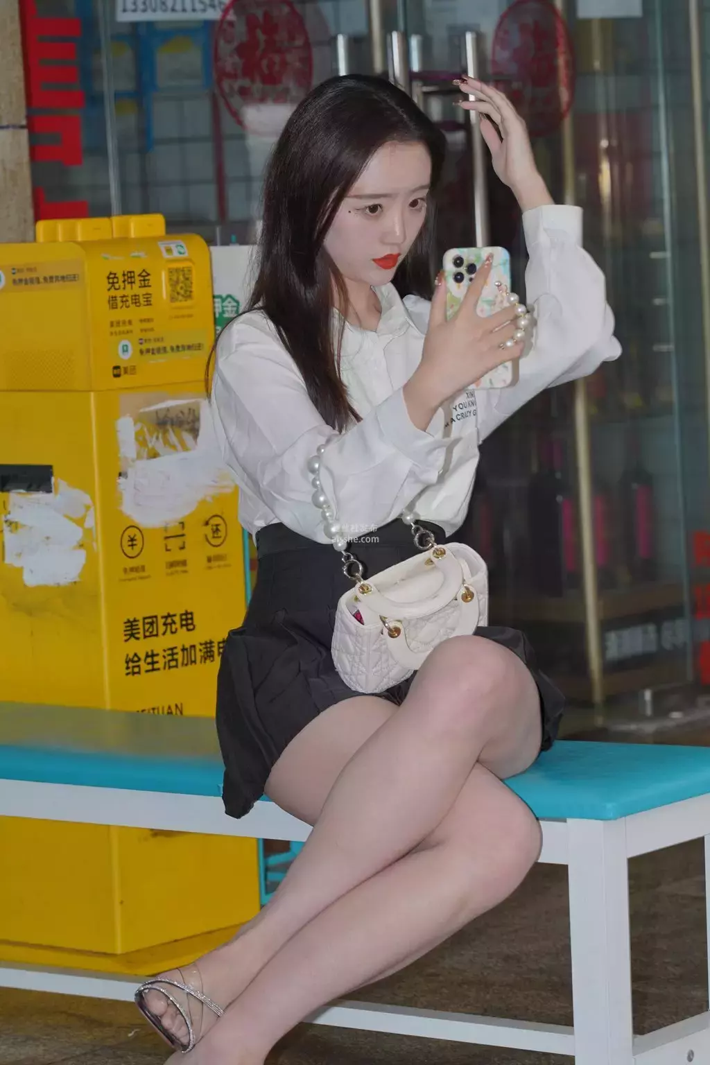 精选街拍作品 NO.1558 百褶裙美女1 街拍熟女-丽图社