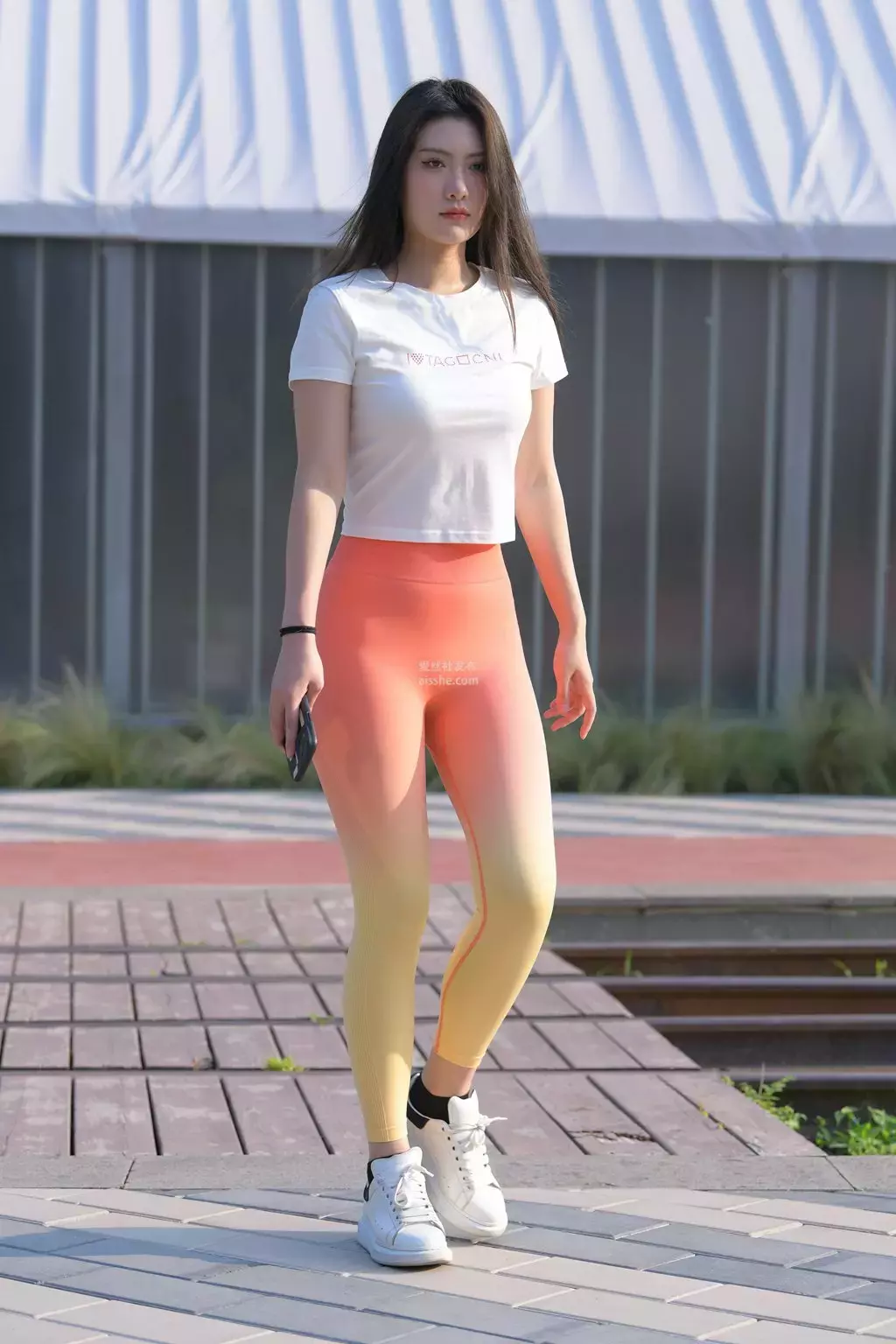 精选街拍作品 NO.1972 红色瑜伽裤美女3 成都街拍图片-丽图社