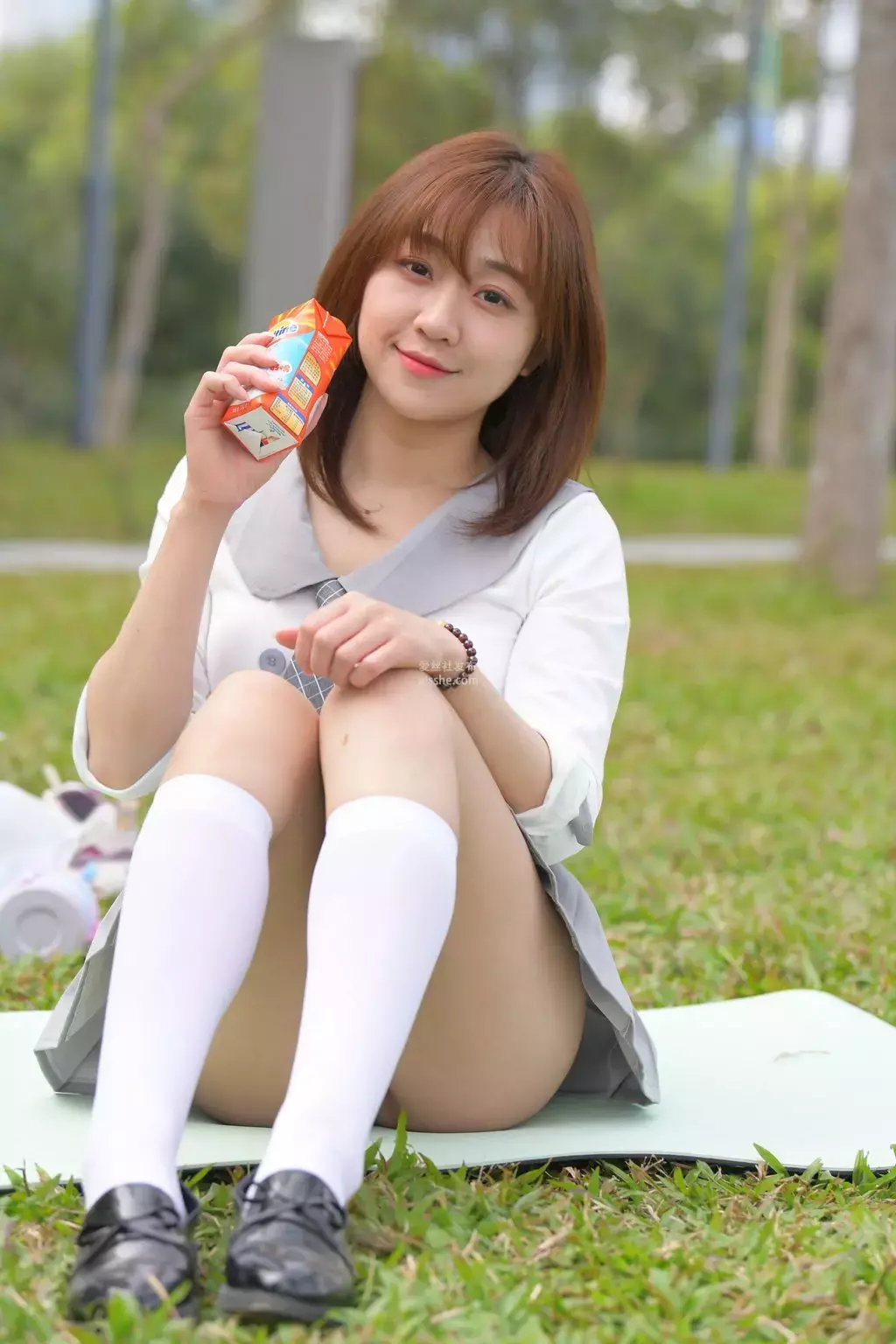 魔镜街拍 NO.095 姓感动人的小百褶裙美女-3 街拍三里屯-丽图社