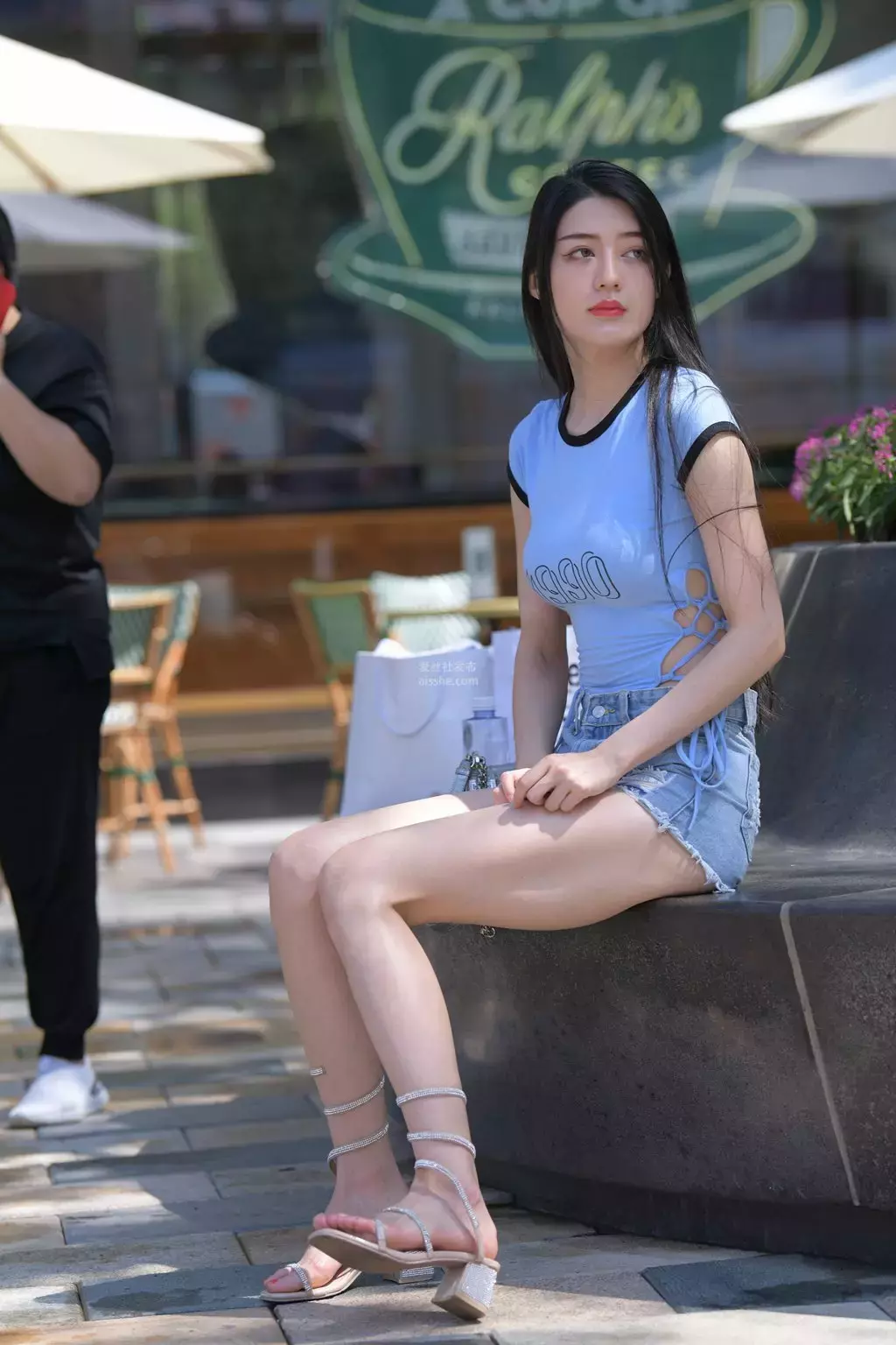 魔镜街拍 NO.149 蓝色牛仔热裤美女 美女街拍写真合集-丽图社