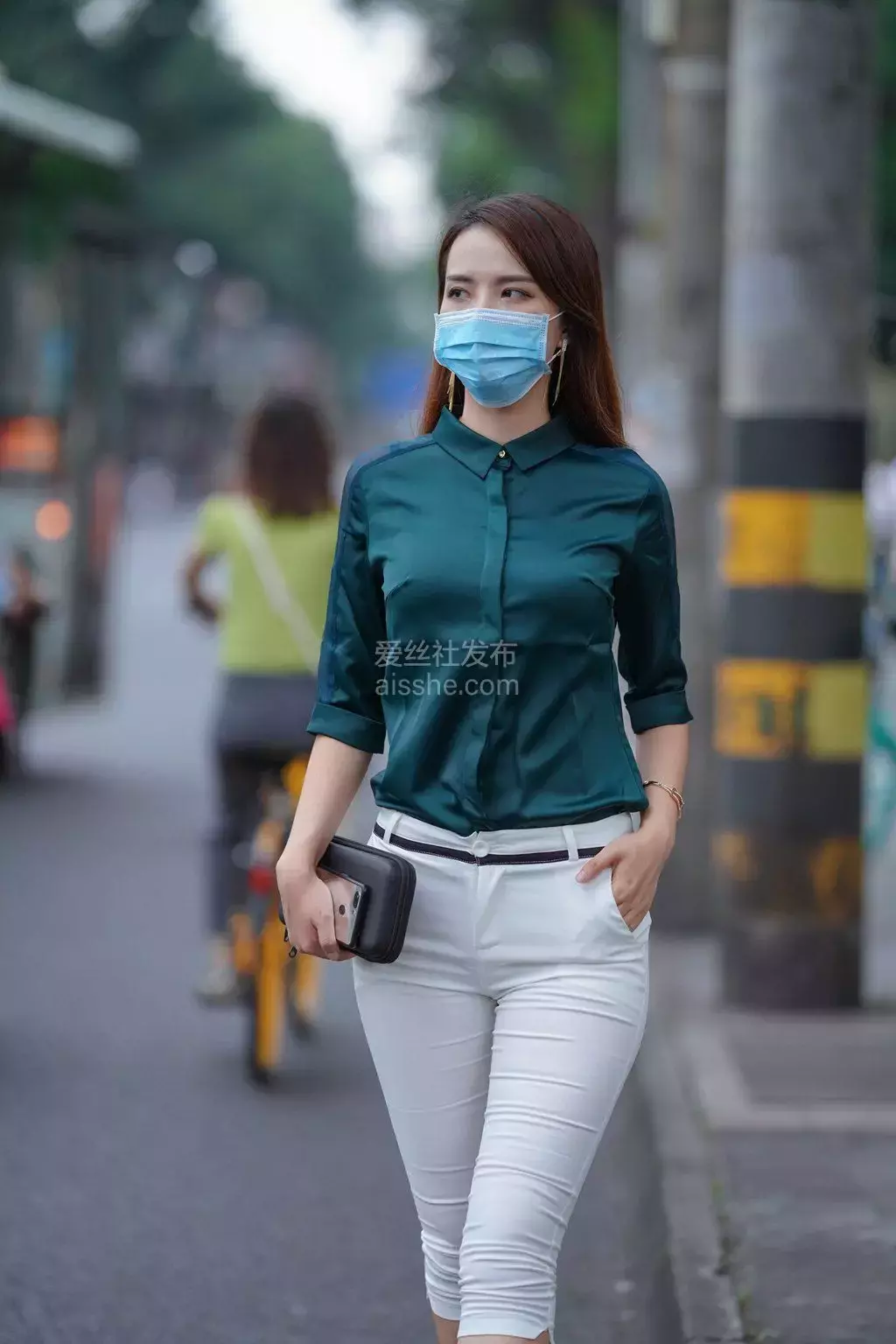 精选街拍作品 NO.1373 紧致白裤美女 这身材没得挑3 女神街拍高清壁纸美女-丽图社