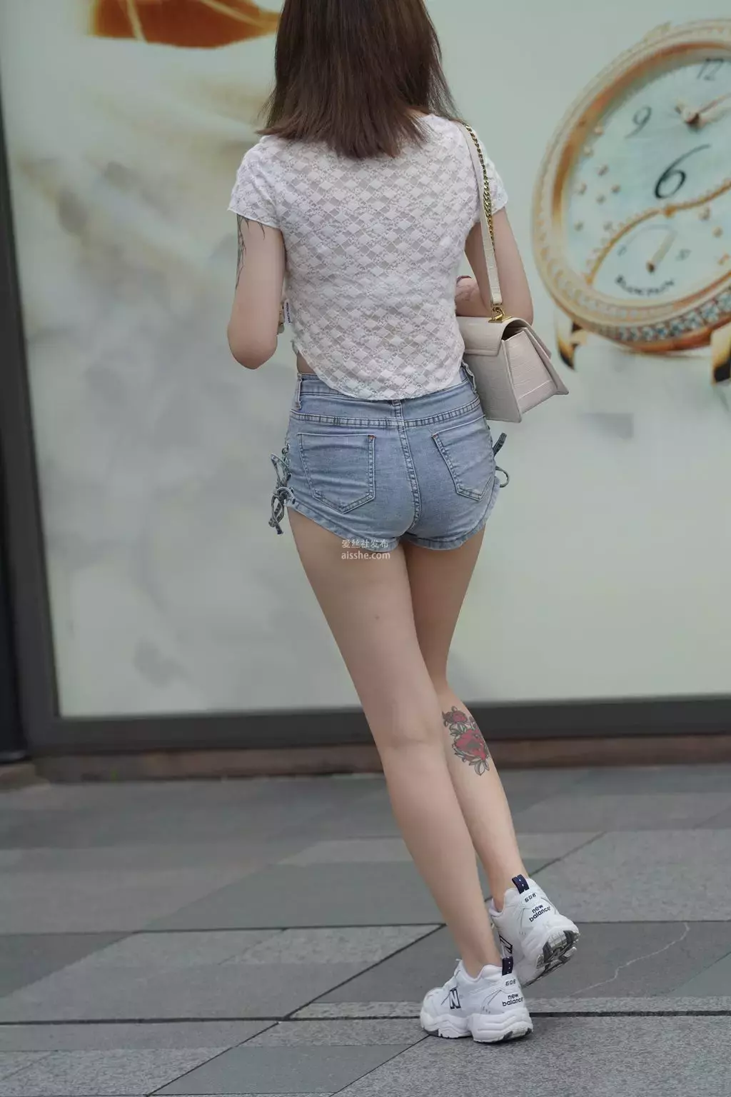 精选街拍作品 NO.1433 长腿牛仔短裤小姐姐 jennie意大利街拍-丽图社