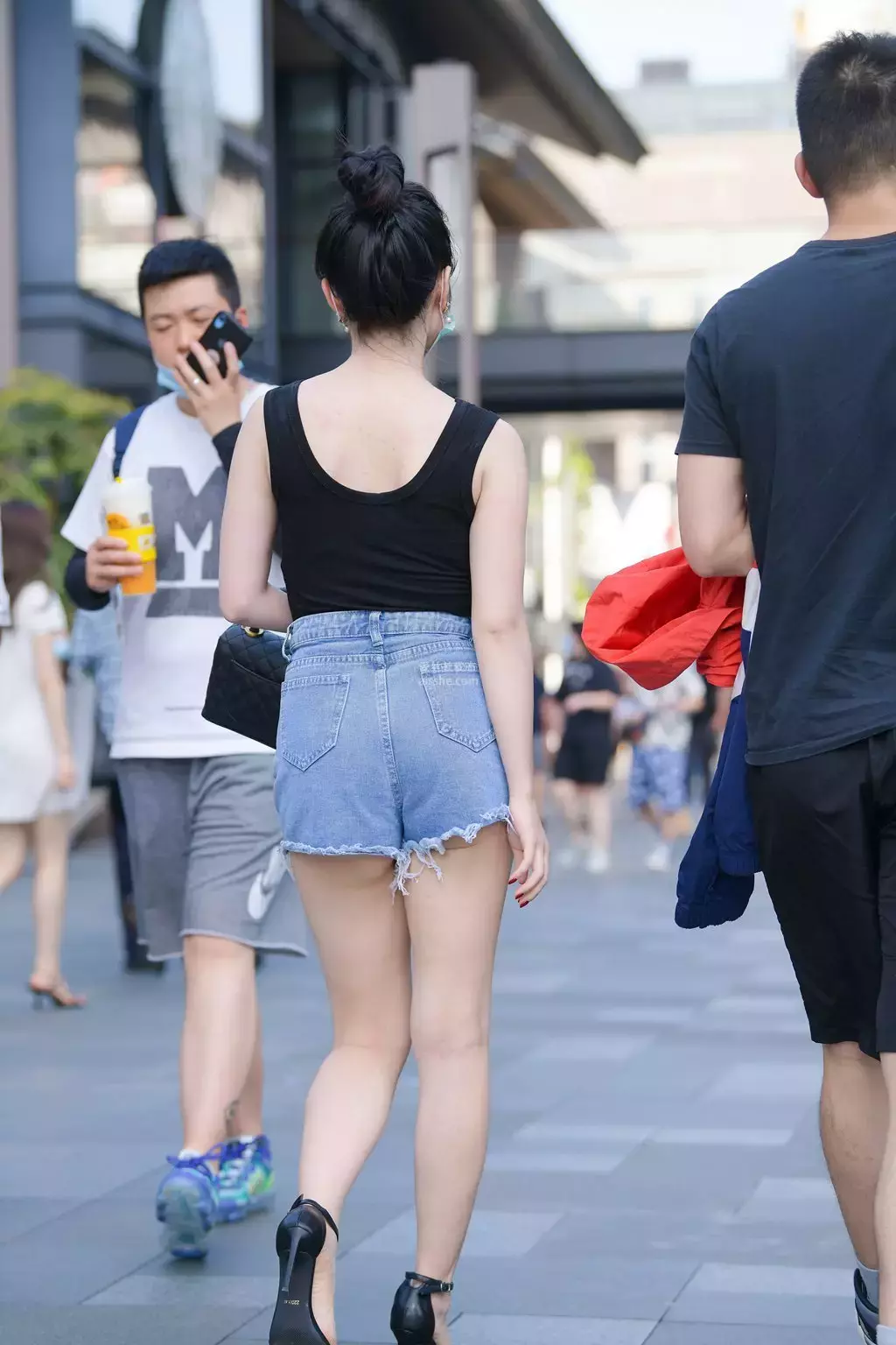 精选街拍作品 NO.1436 高腰热裤美女 jennie意大利街拍-丽图社