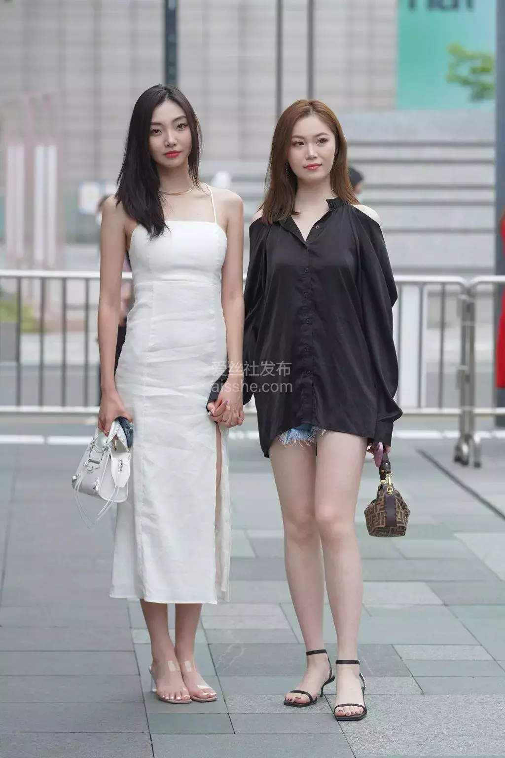 精选街拍作品 NO.1383 两个漂亮的小姐姐 街拍素人美女-丽图社