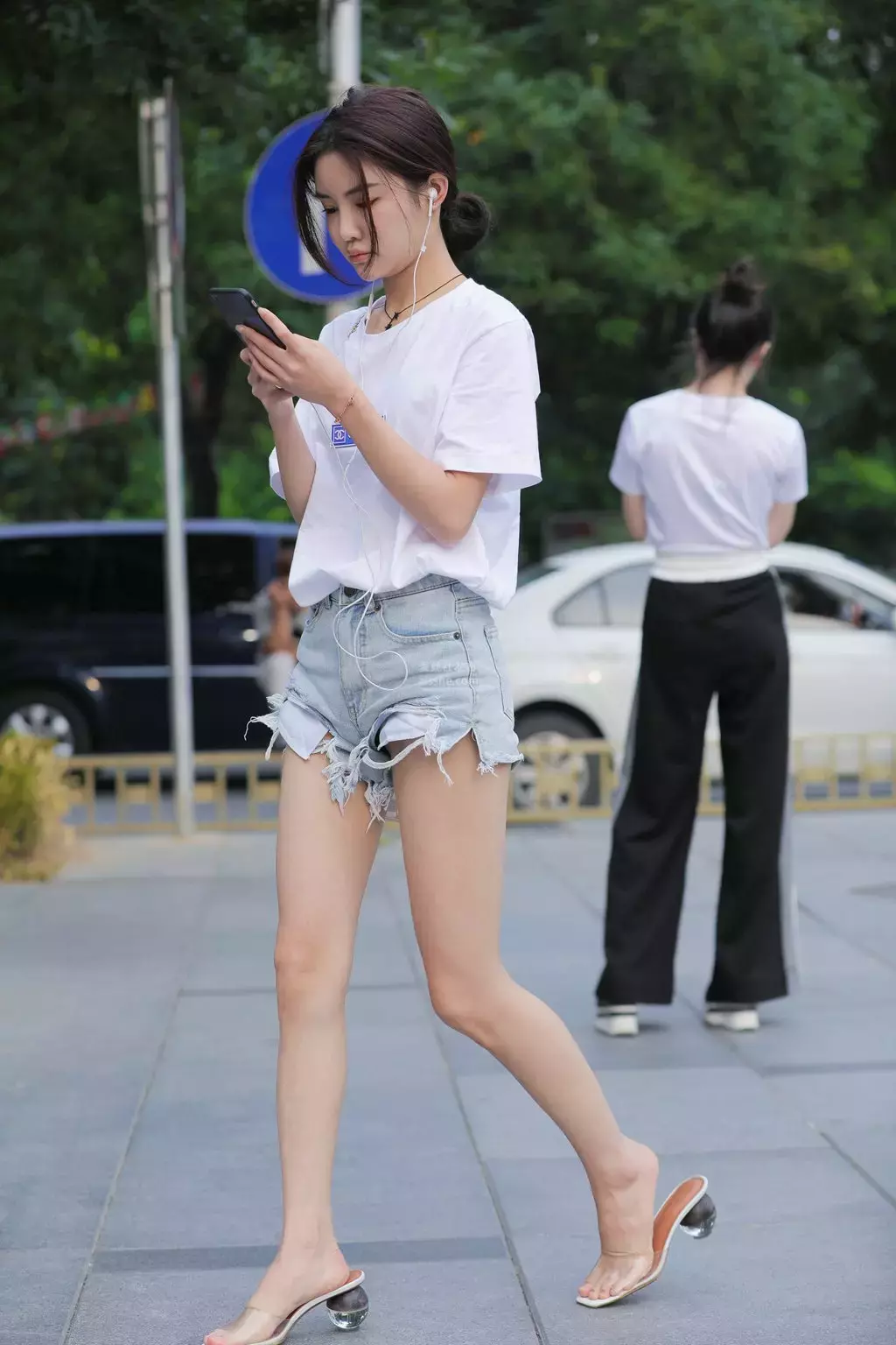 精选街拍作品 NO.1554 这热裤看得我热血沸腾 街拍美女图片大全-丽图社