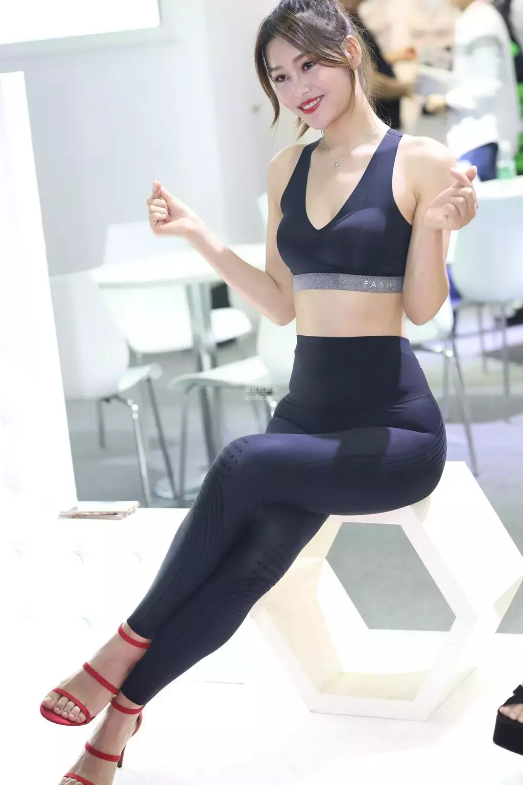 精选街拍作品 NO.1544 凉爽怡人的红色一字带凉高 杭州街拍-丽图社