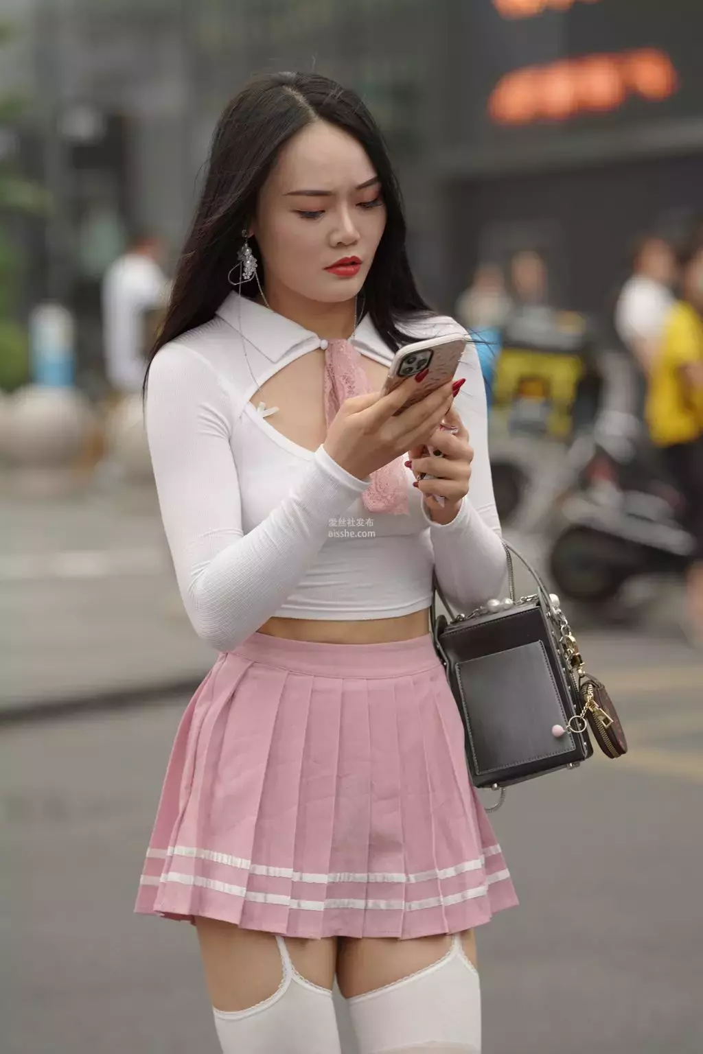 魔镜街拍 NO.161 街拍白丝吊带袜美女 街拍牛叔-丽图社