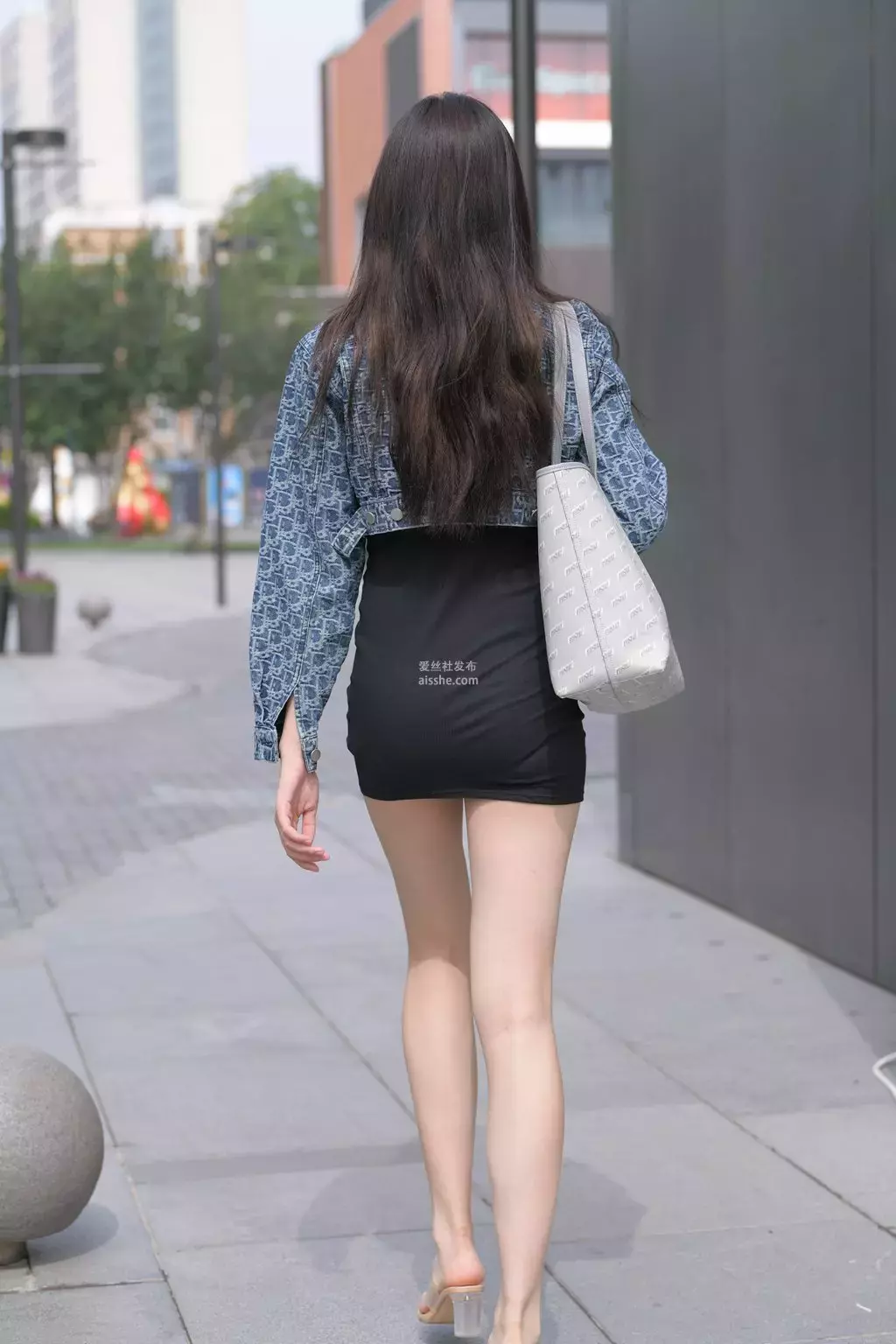 精选街拍作品 NO.1588 黑色短裙大长腿美女3 街拍熟女-丽图社