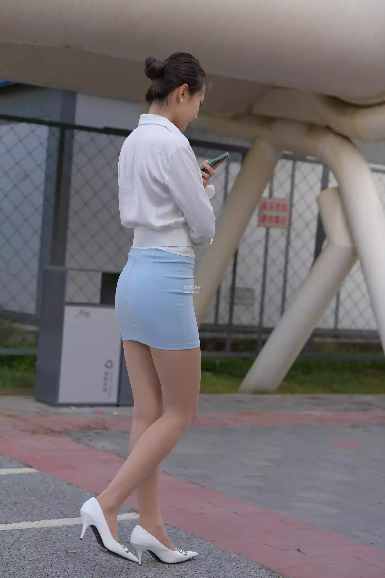 精选街拍作品 NO.1788 蓝裙制服丝袜美女2 杭州小姐姐时尚街拍-丽图社