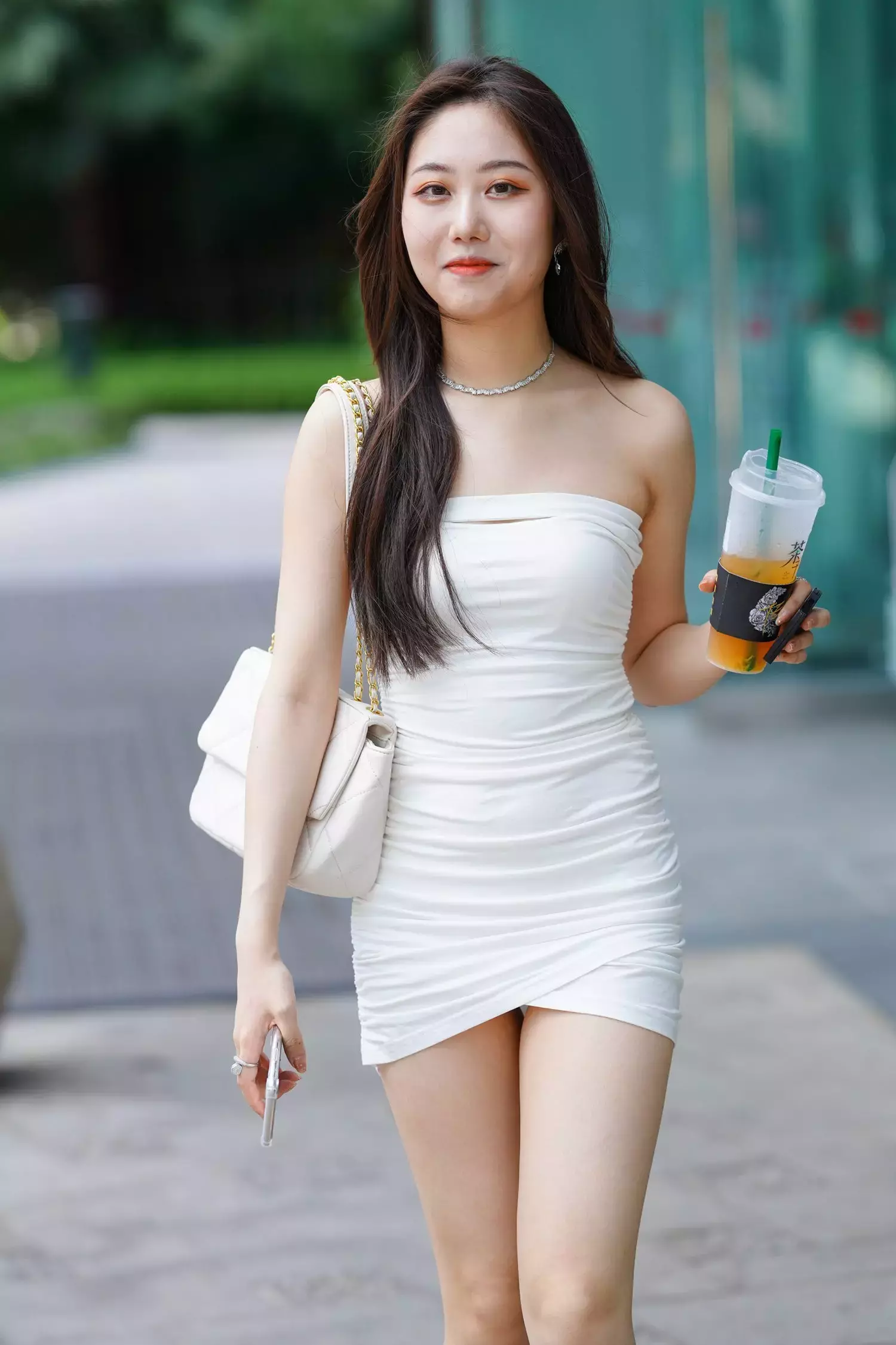 精选街拍作品 NO.1631 白裙美女玲玲写真4 被成都太古里街拍惊艳了-丽图社