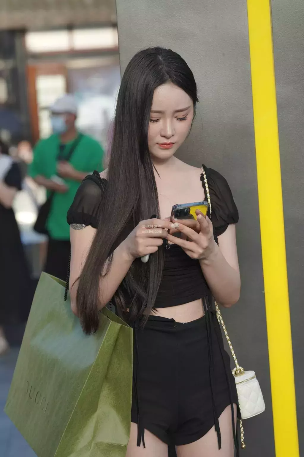 精选街拍作品 NO.2423 精致女神 街拍超短裤-丽图社