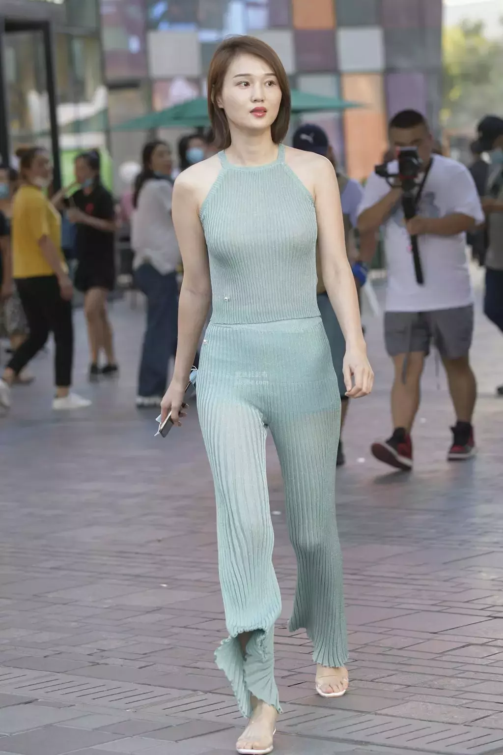 精选街拍作品 NO.2315 清秀减龄的绿色 杭州街拍美女-丽图社