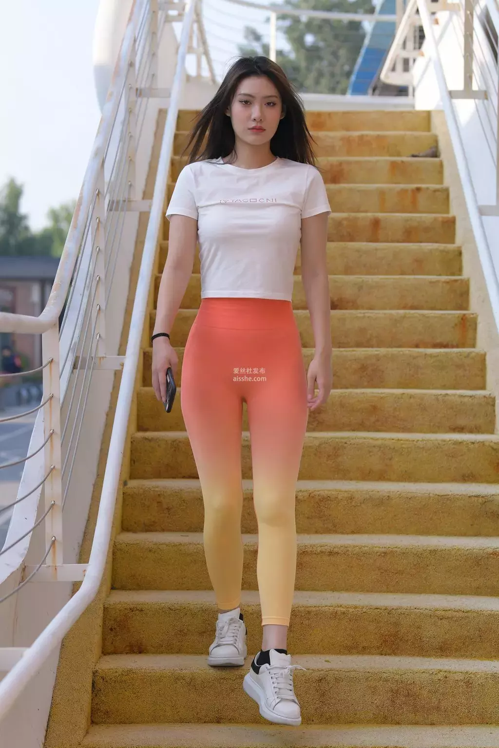 精选街拍作品 NO.1974 红色瑜伽裤美女5 街拍高清写真照片-丽图社