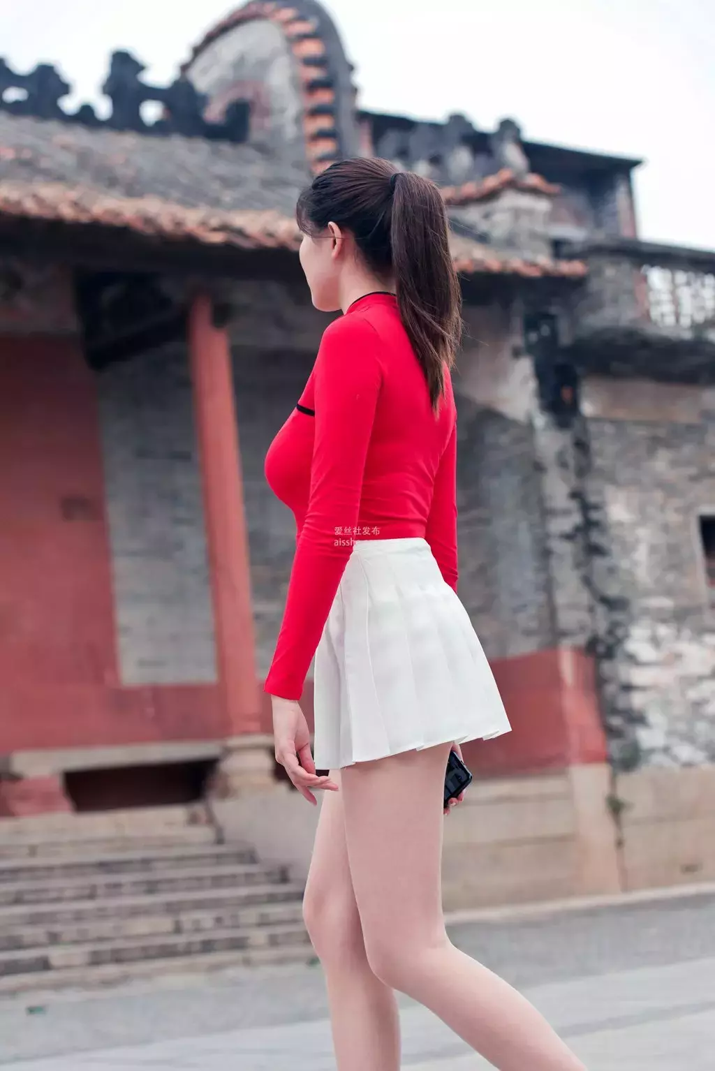 魔镜街拍 NO.118 红衣白裙极品丝族美女春光闹古村 杭州小姐姐时尚街拍-丽图社