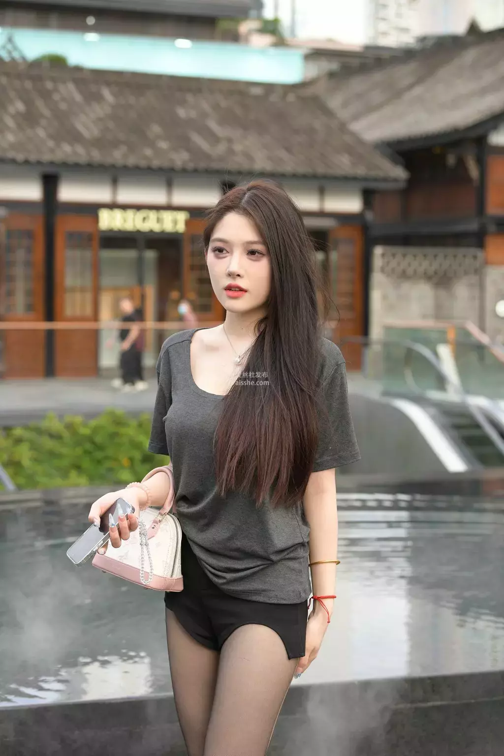 精选街拍作品 NO.2392 青春T恤短裤 街拍真空-丽图社