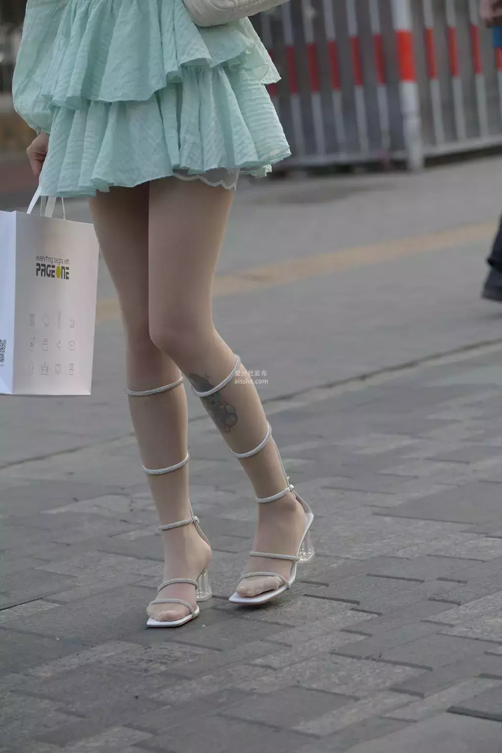 精选街拍作品 NO.2096 肉丝美女1 街拍不修图-丽图社