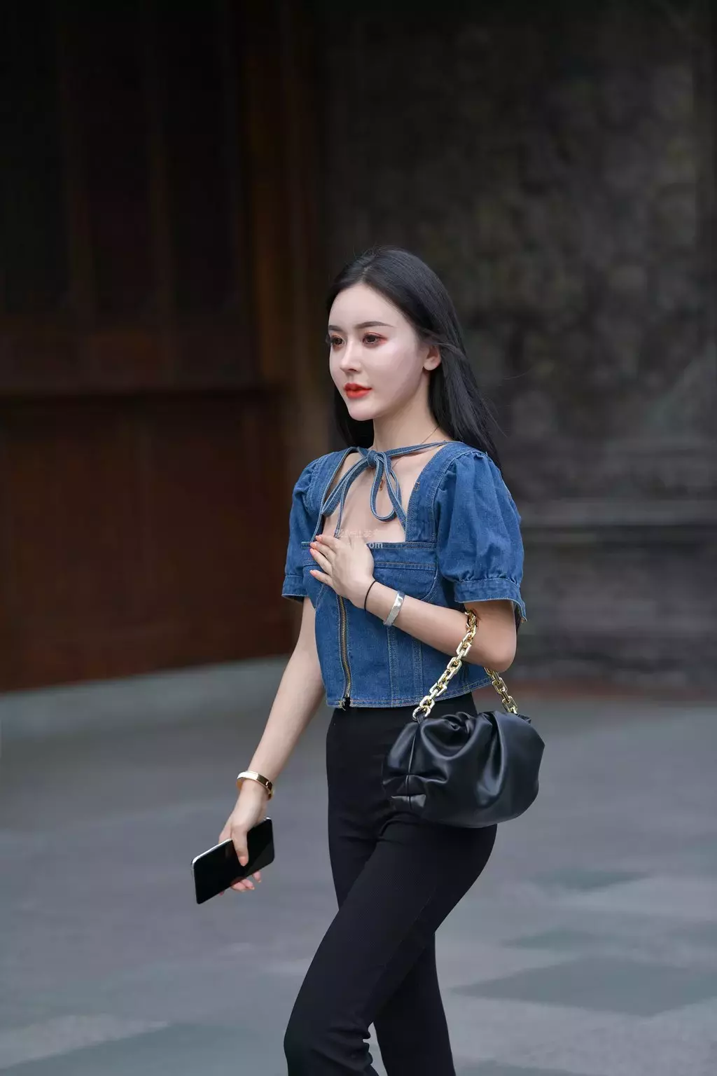 精选街拍作品 NO.1458 小巧玲珑的黑裤小姐姐 路人美女街拍写真-丽图社