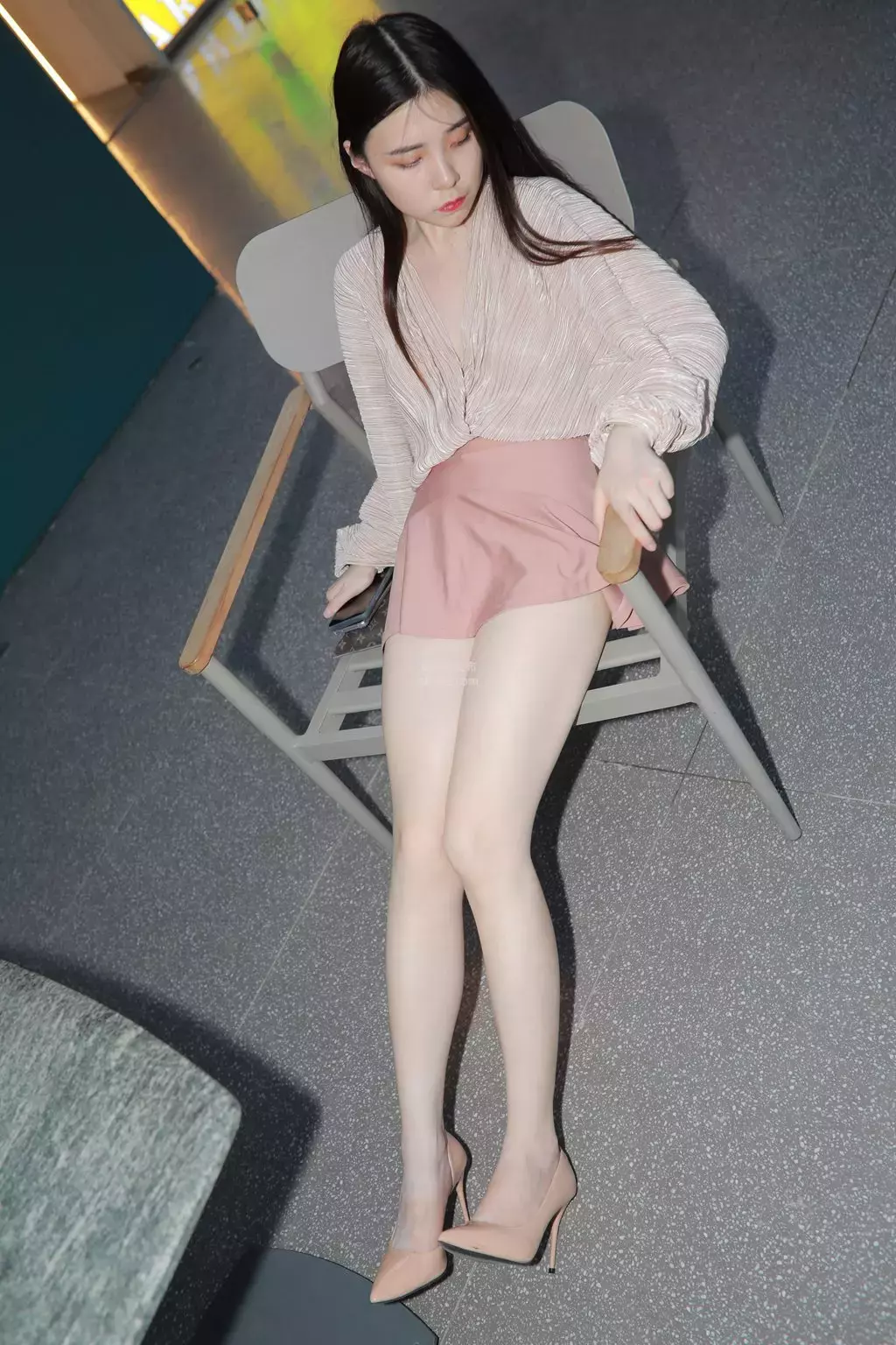 魔镜街拍 NO.167 可爱的粉色短裙小姐姐-2 长腿美女街拍写真4K壁纸-丽图社