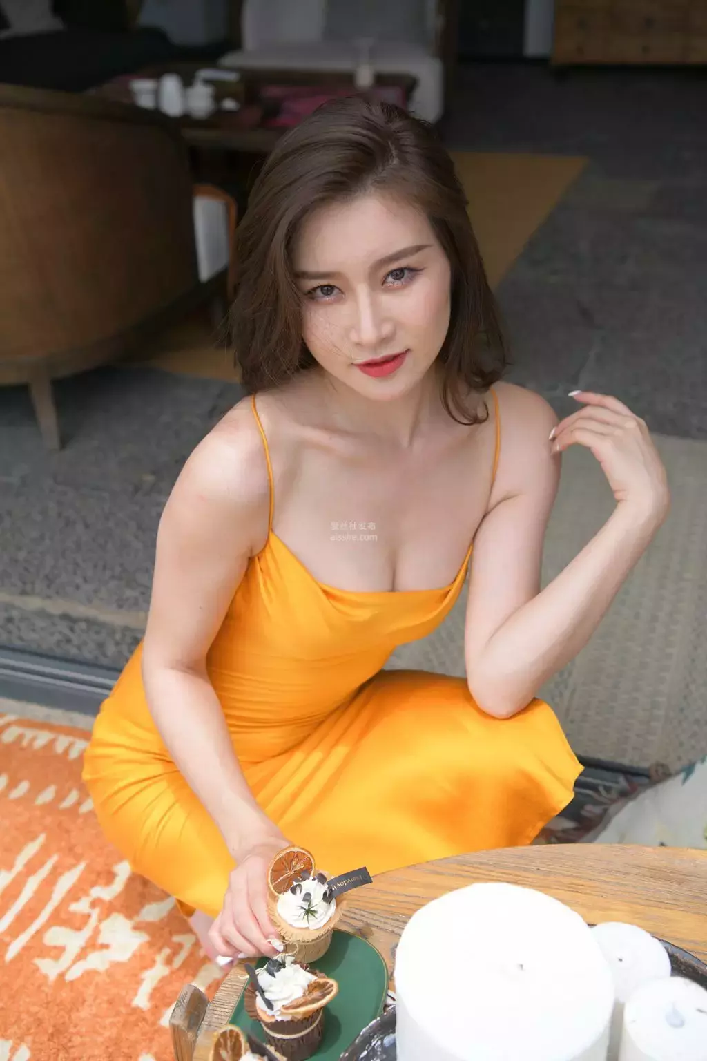 精选街拍作品 NO.2335 黄色包臀裙美女1 街拍瑜伽裤-丽图社