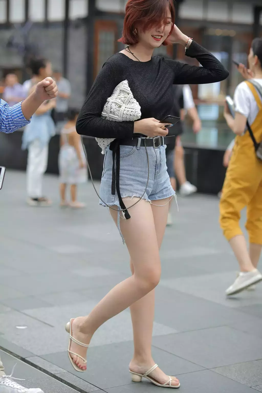 精选街拍作品 NO.1934 很有味道的美少父 街拍超短裤-丽图社