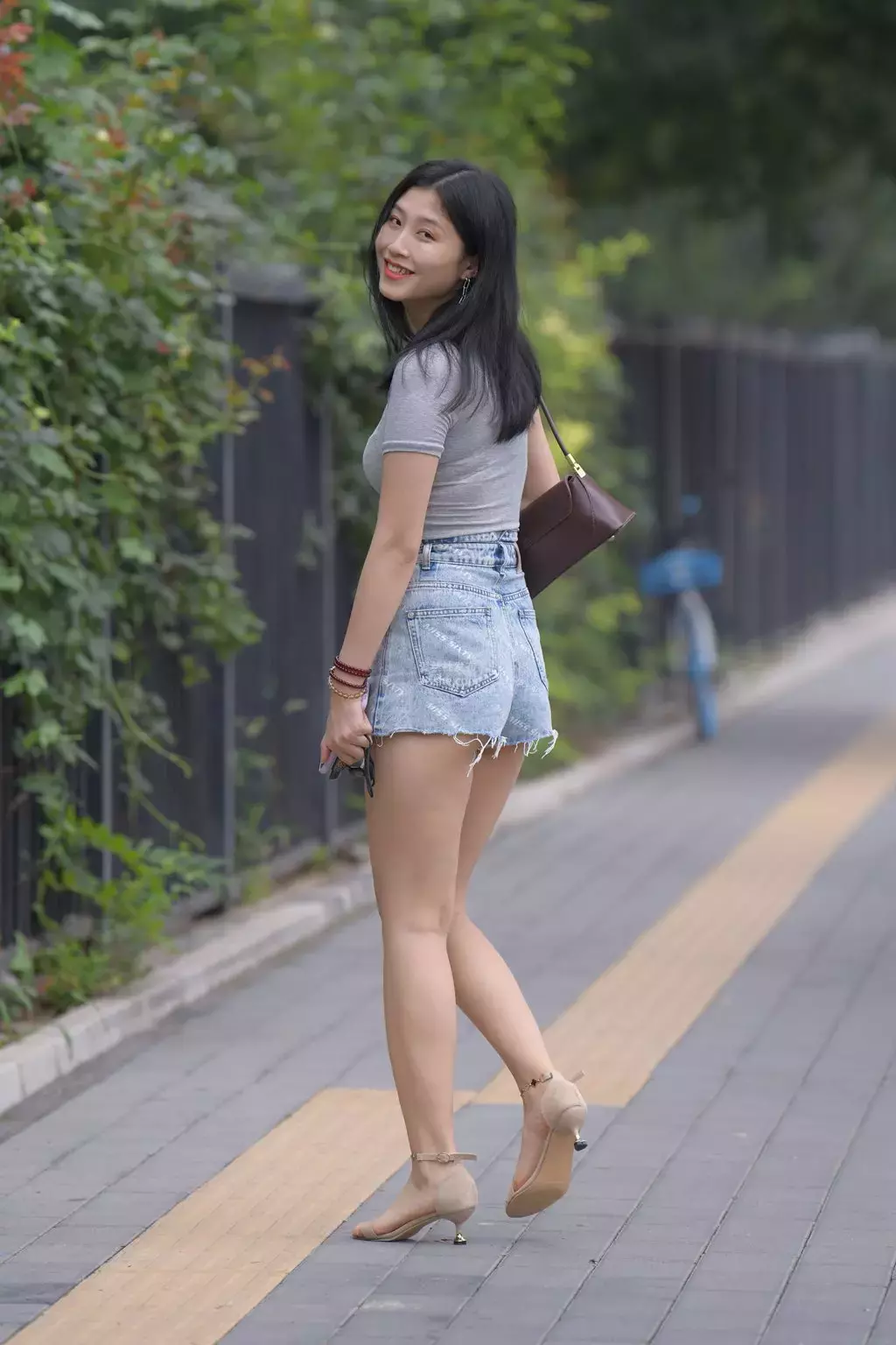 魔镜街拍 NO.169 一只麋鹿摄影 牛仔短裙美女-2 街拍瑜伽-丽图社