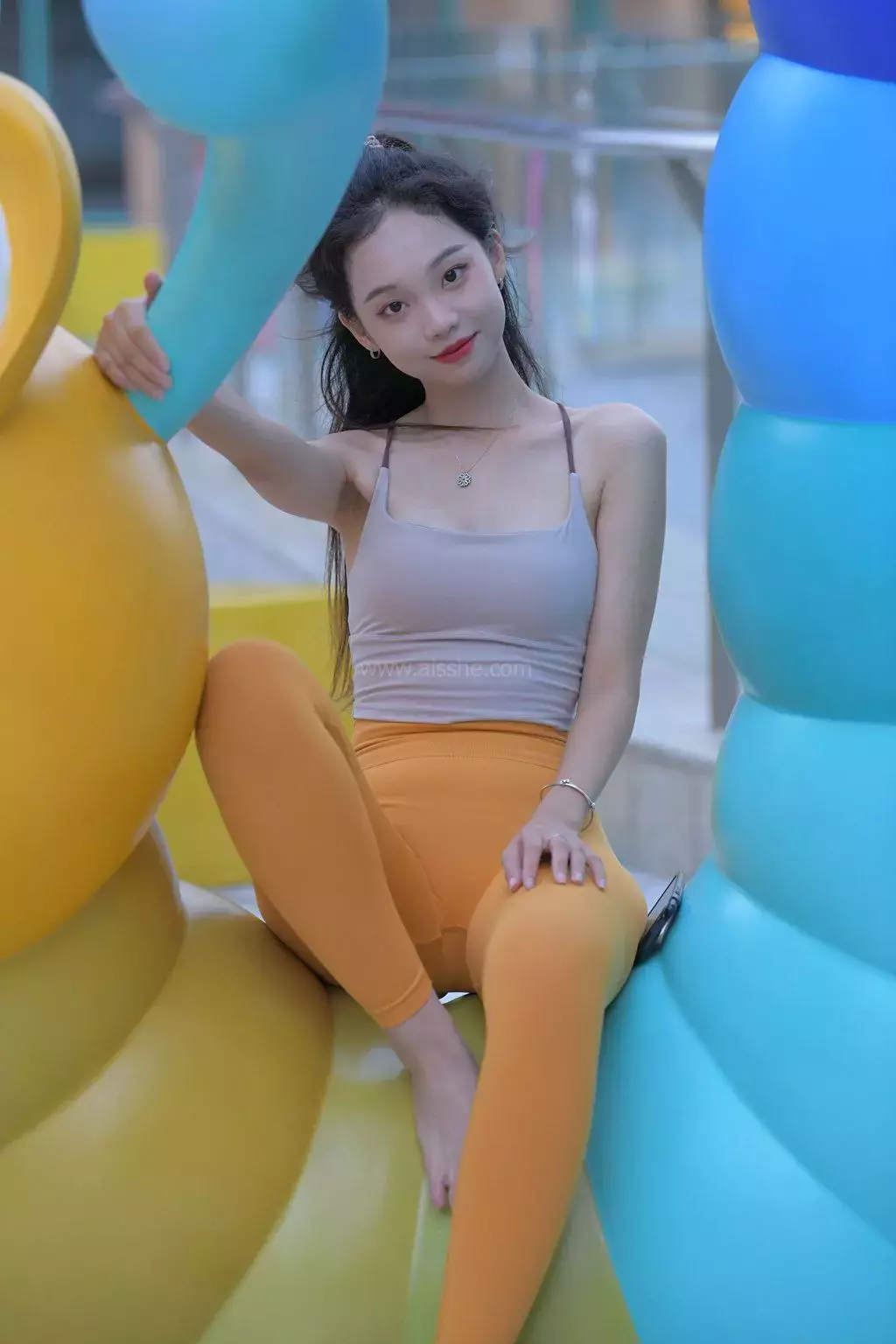 精选街拍作品 NO.1286 黄色瑜伽裤小妹5 高清街拍漂亮美女组图-丽图社