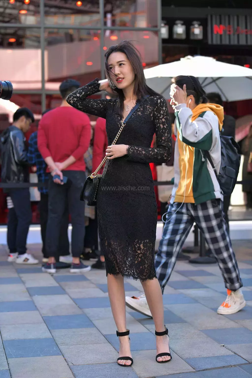 精选街拍作品 NO.1280 黑色镂空长裙小姐姐 街拍走光美女-丽图社