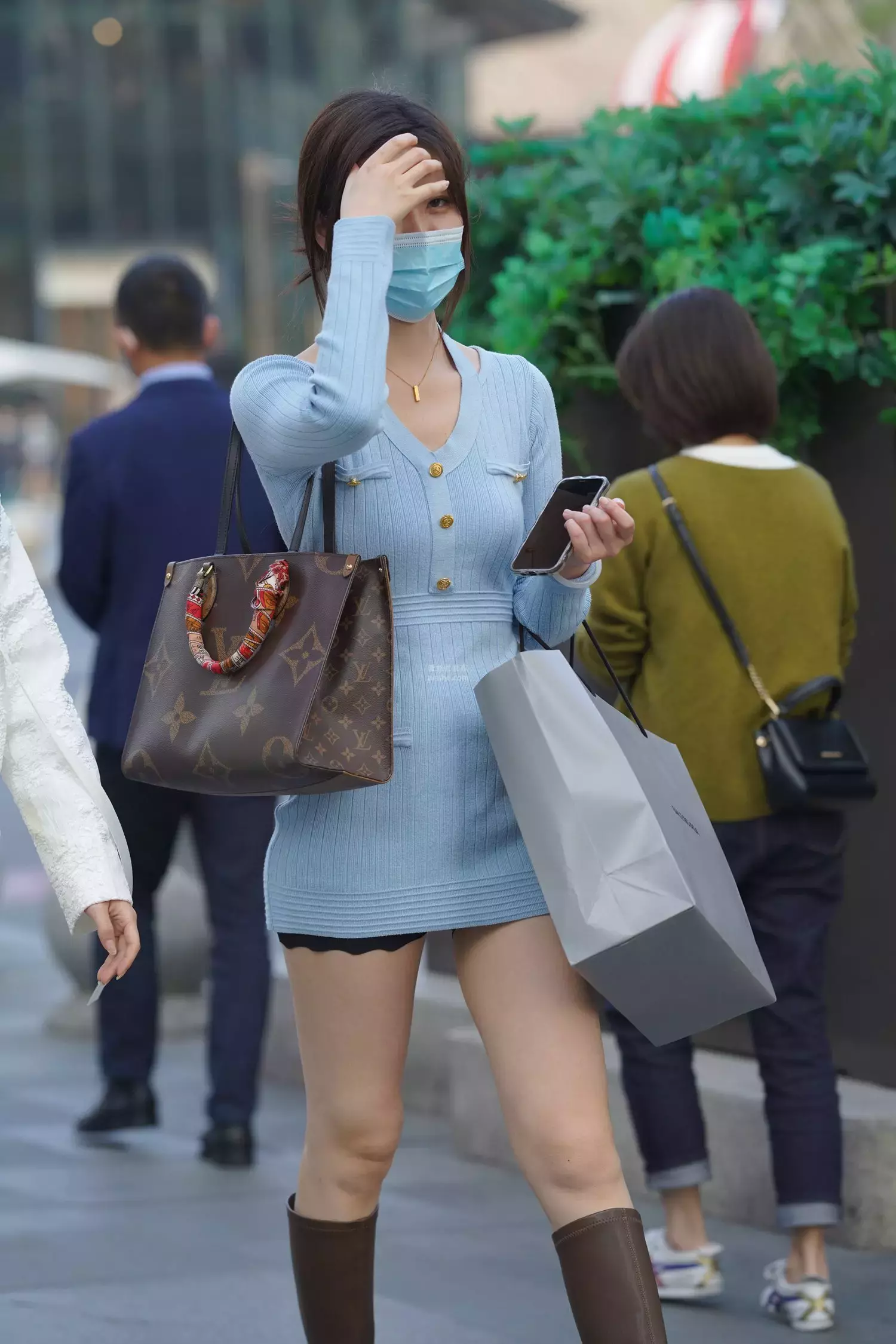 精选街拍作品 NO.1627 雪白少父 街拍牛仔裤-丽图社