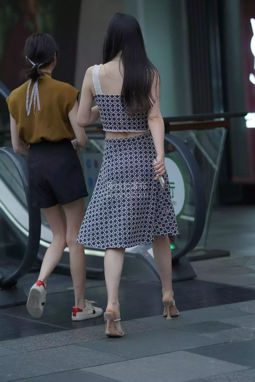 精选街拍作品 NO.1388 漂亮的气质长裙美女 街拍上海 街拍热裤-丽图社