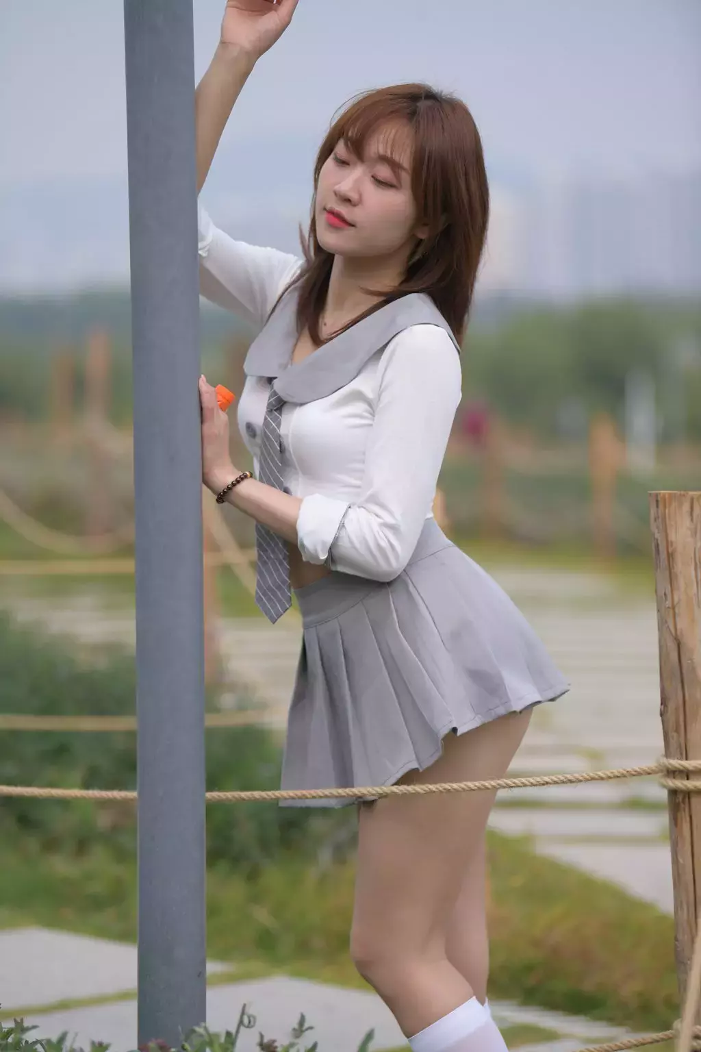 魔镜街拍 NO.095 姓感动人的小百褶裙美女-8 高清街拍漂亮美女组图-丽图社