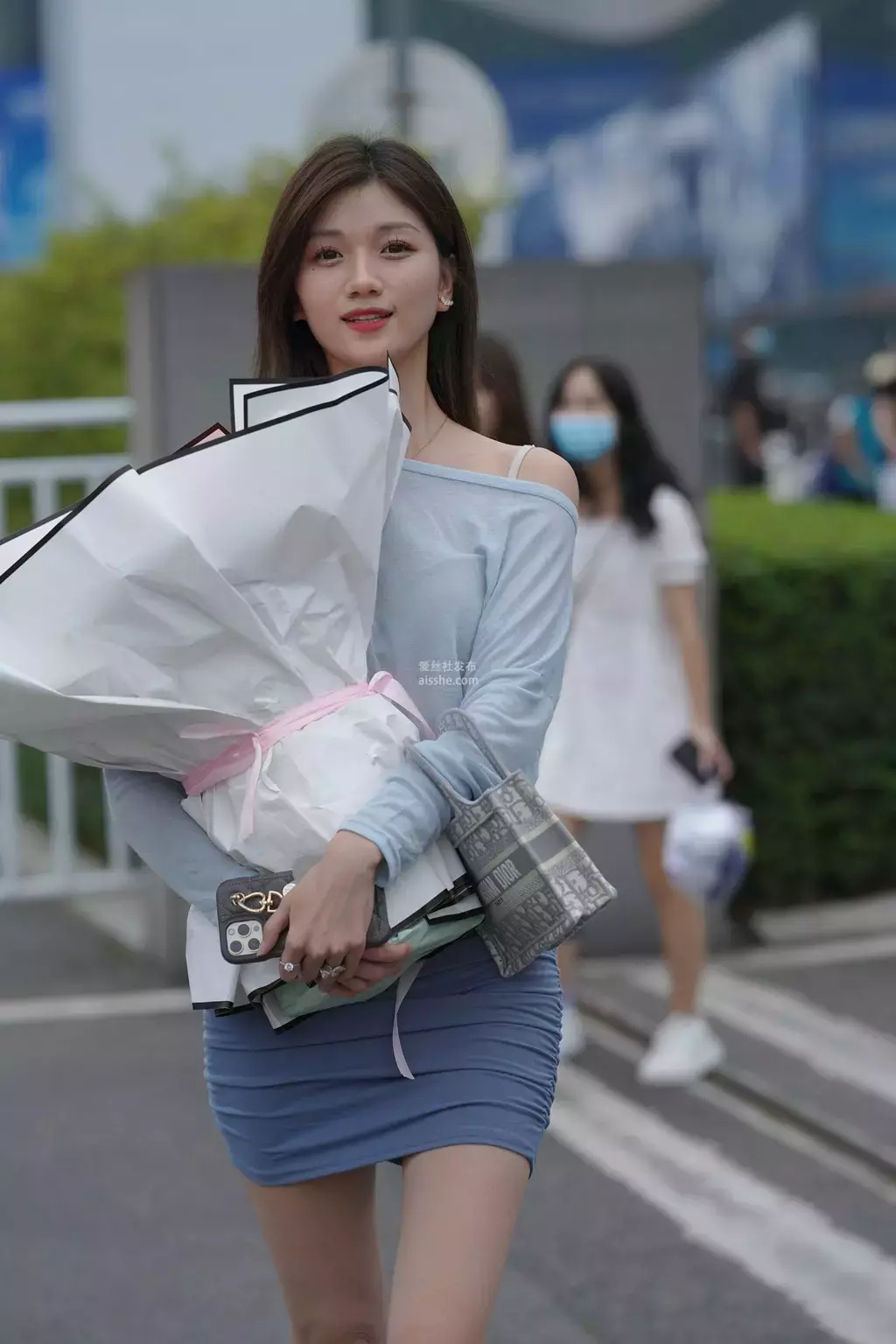 精选街拍作品 NO.2104 长腿包臀裙美女1 街拍 英文 街拍图片-丽图社