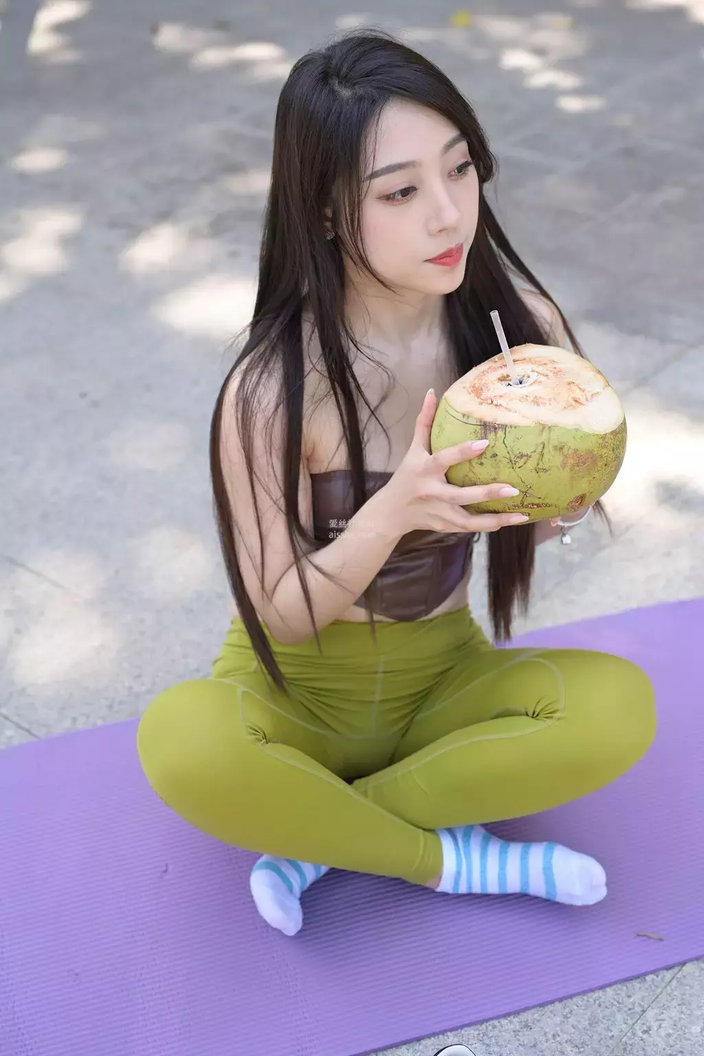 精选街拍作品 NO.1990 绿色瑜伽裤1 美女街拍写真合集-丽图社