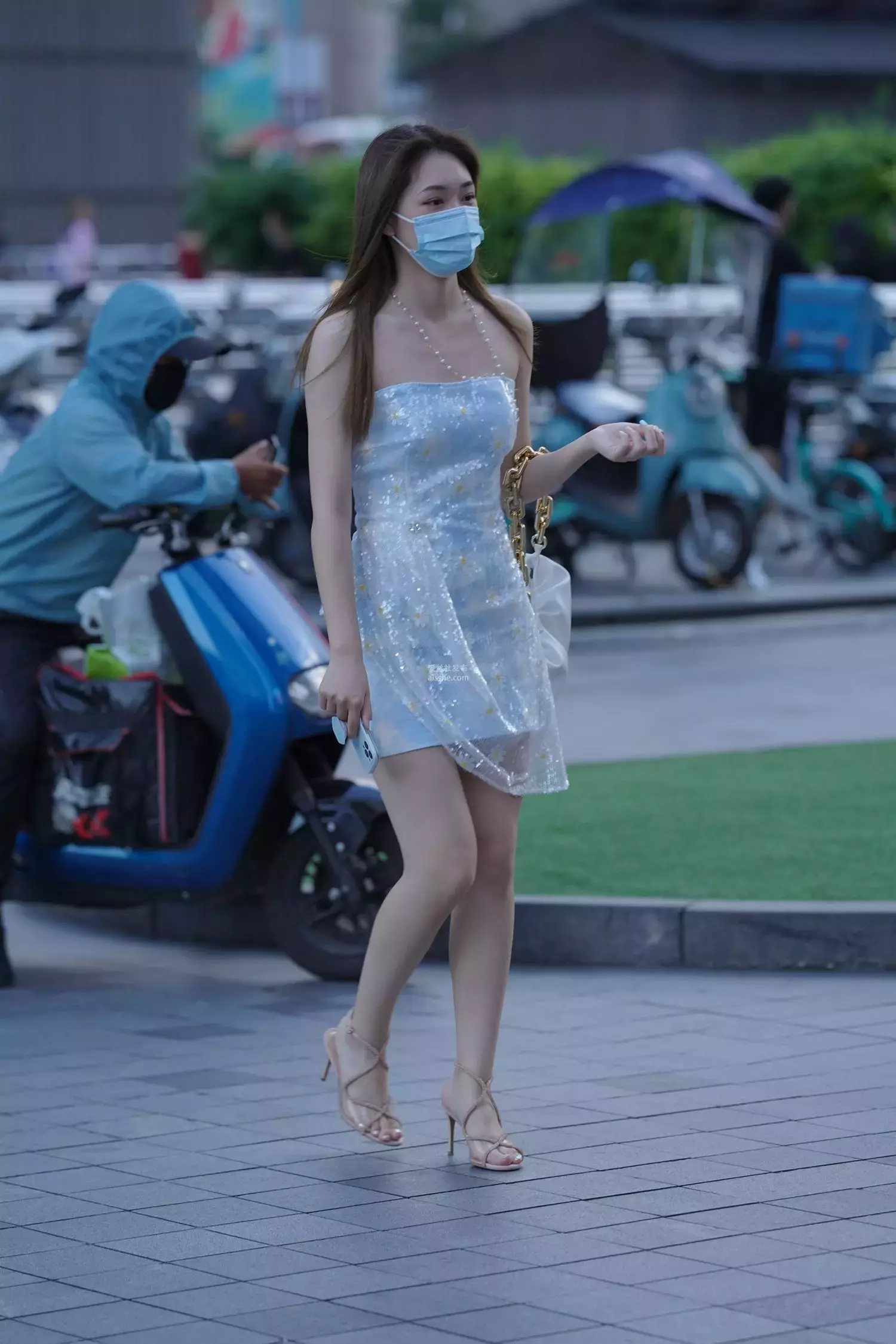 精选街拍作品 NO.1667 纯欲风网纱闪闪刺绣一字肩之二 街拍超短裙-丽图社