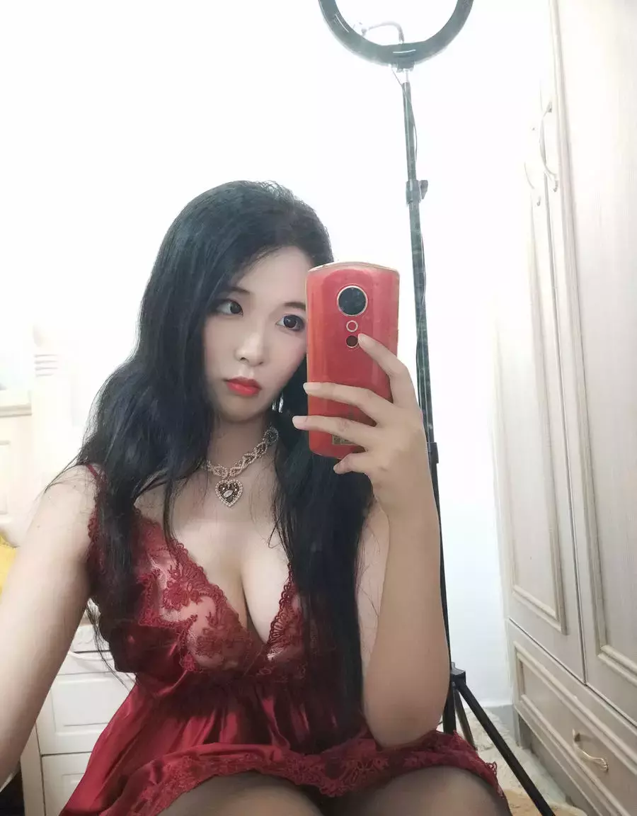 No.012-酒红色睡衣 [36P 3V] 性感美女图片-丽图社