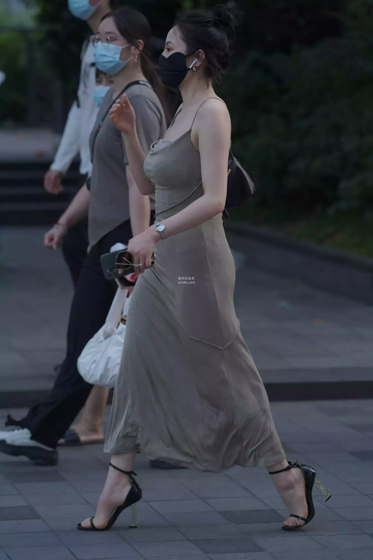 精选街拍作品 NO.1677 姓感包臀裙美女 街拍高跟鞋黑丝美女-丽图社