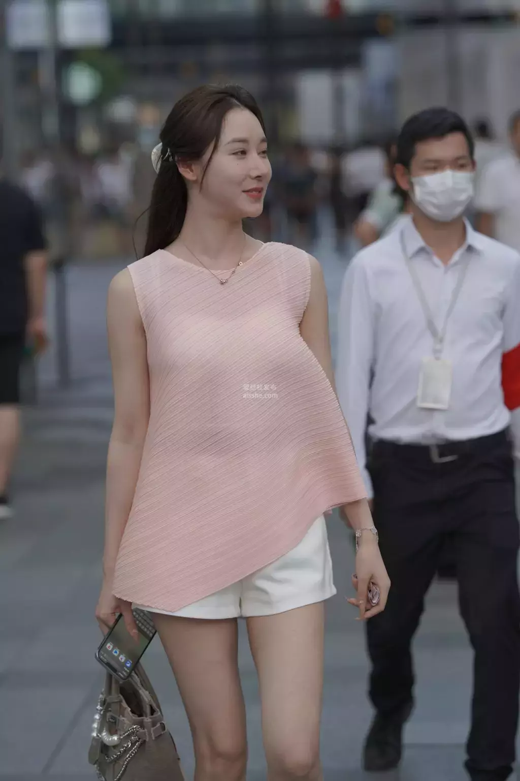 精选街拍作品 NO.2342 开朗甜美的笑容 美女摄影街拍写真-丽图社